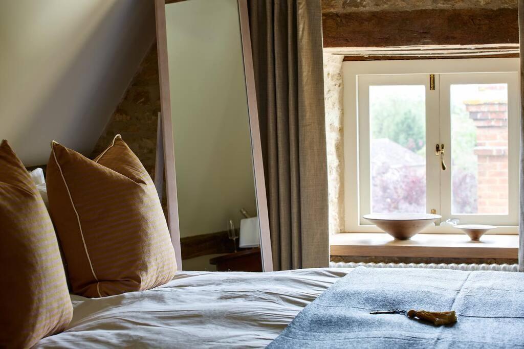 Dawn At The Sun Inn Felmersham, Our Signature Duplex Suite Шарнбрук Экстерьер фото