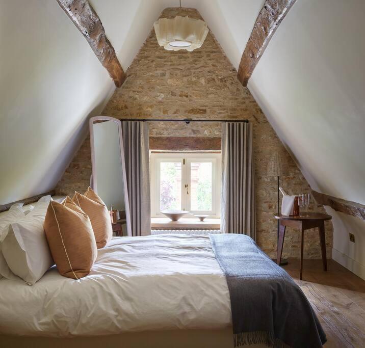 Dawn At The Sun Inn Felmersham, Our Signature Duplex Suite Шарнбрук Экстерьер фото