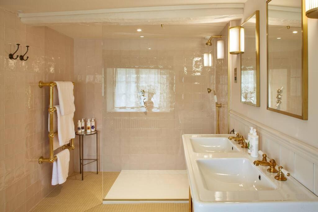 Dawn At The Sun Inn Felmersham, Our Signature Duplex Suite Шарнбрук Экстерьер фото