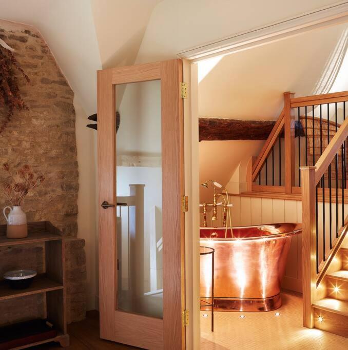 Dawn At The Sun Inn Felmersham, Our Signature Duplex Suite Шарнбрук Экстерьер фото